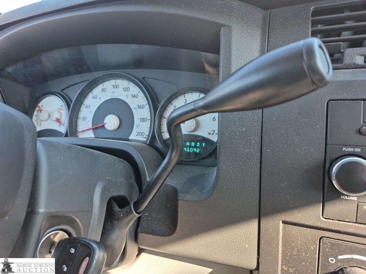 2011-dodge-dakota-image-19