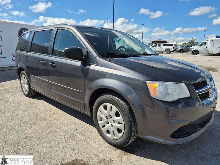 2017-dodge-grand-caravan-sxt-image-3