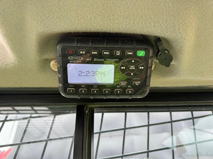 new-holland-c332-image-30