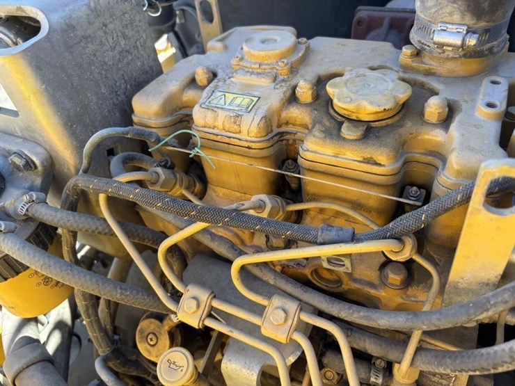 2013-caterpillar-cb22-image-32