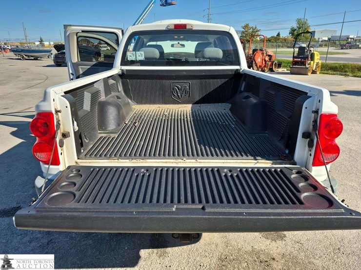 2011-dodge-dakota-image-24