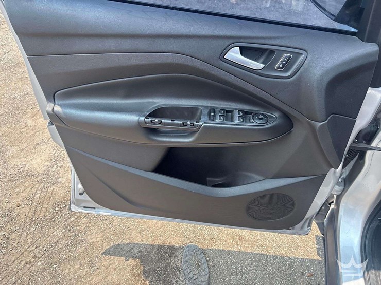 2015-ford-escape-image-11