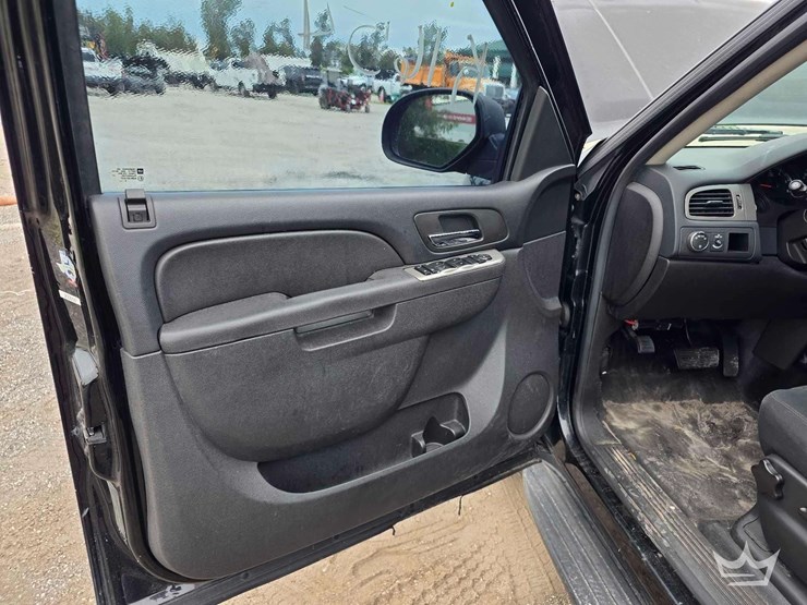2013-chevrolet-tahoe-image-12