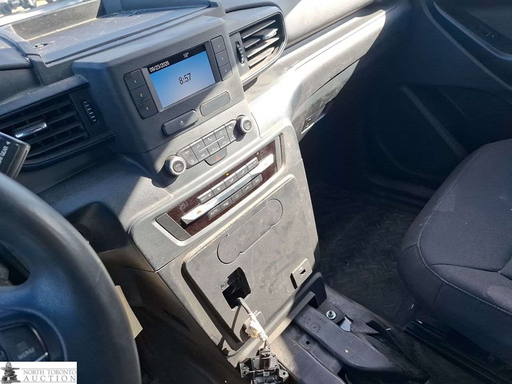 2020-ford-explorer-image-12
