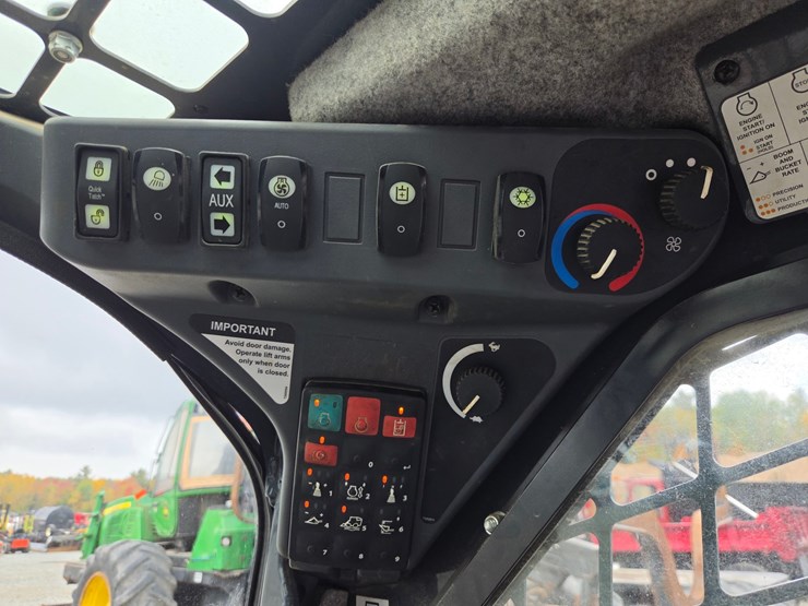 2018-deere-333g-image-43