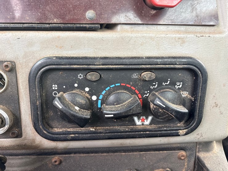 2013-western-star-4900sa-image-85