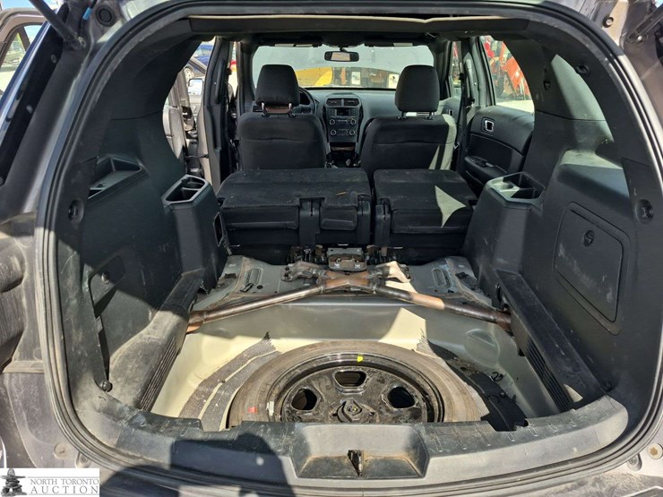 2019-ford-explorer-image-23