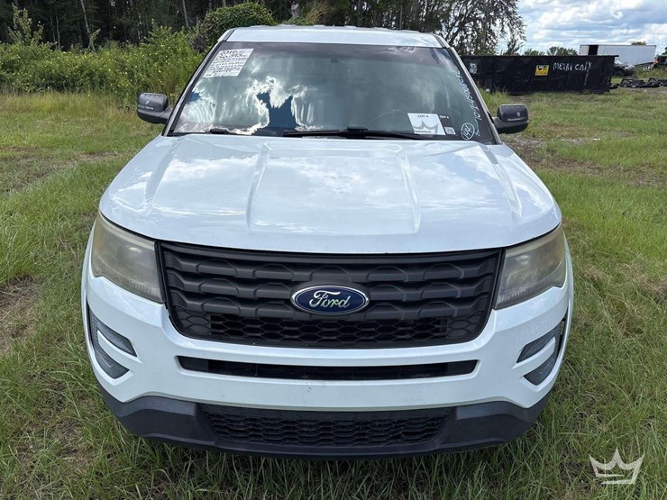 2016-ford-explorer-image-27
