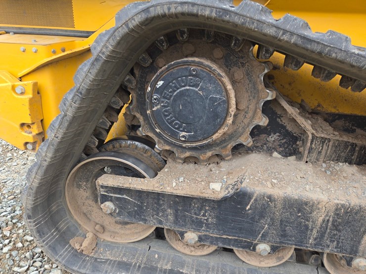 2018-deere-333g-image-52
