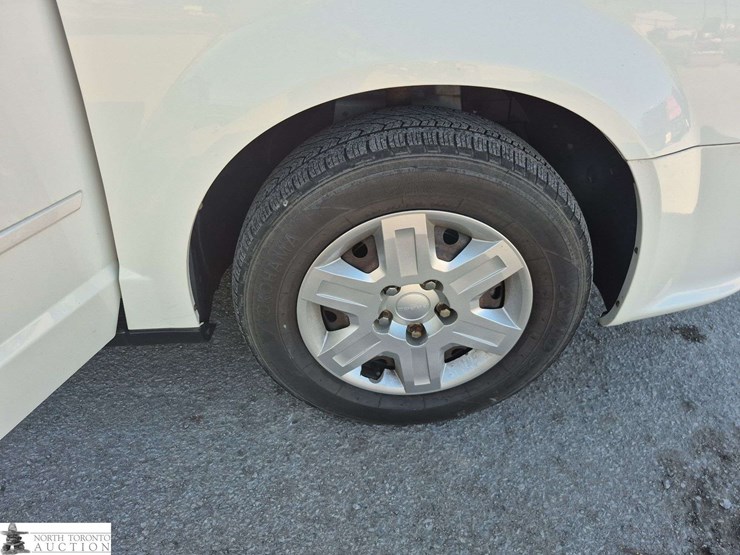 2011-dodge-grand-caravan-se-image-26