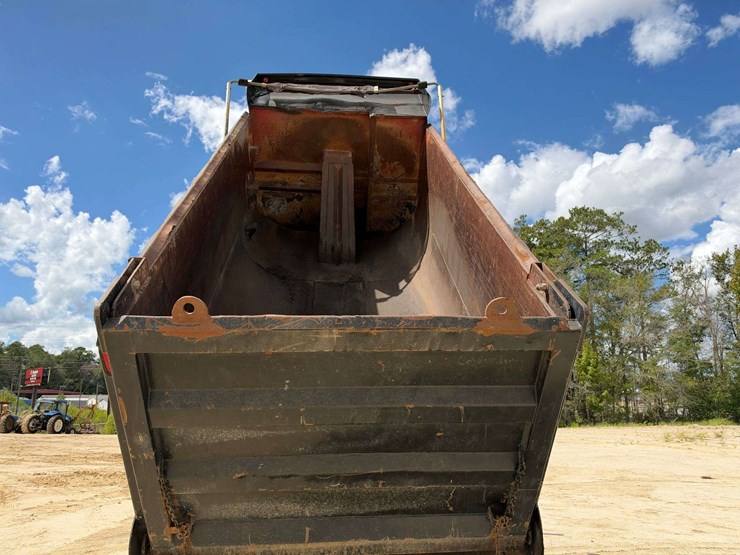 2007-mack-granite-ctp713b-image-29