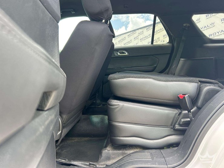 2016-ford-explorer-image-22