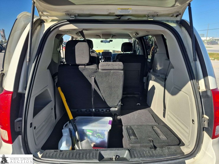 2011-dodge-grand-caravan-se-image-22