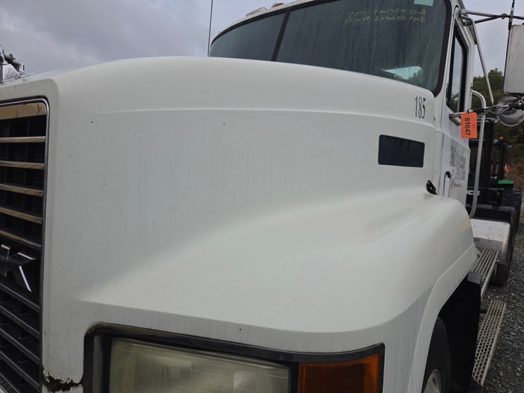 2000-mack-ch613-image-11