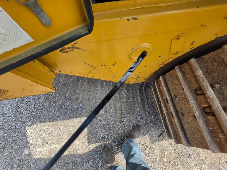 2007-caterpillar-953d-image-38