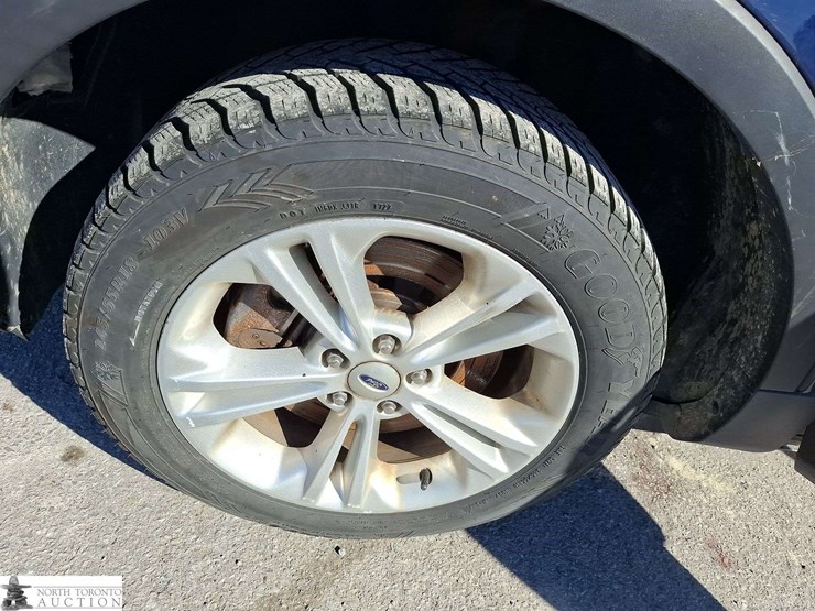 2016-ford-explorer-image-23