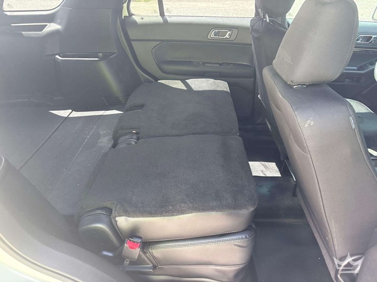 2016-ford-explorer-image-22