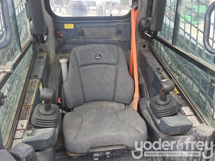2021-deere-333g-image-38