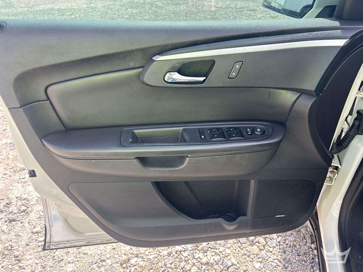2012-chevrolet-traverse-image-11