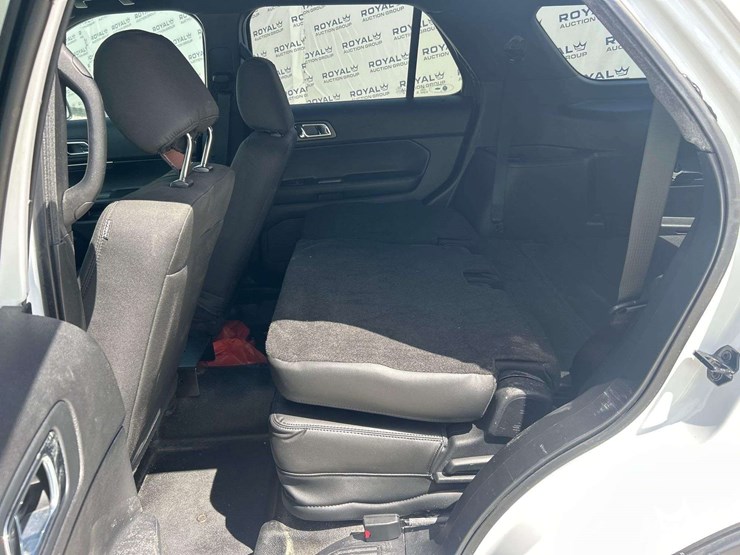 2016-ford-explorer-image-22