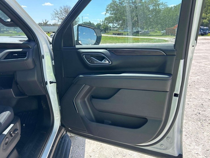 2023-chevrolet-tahoe-image-23