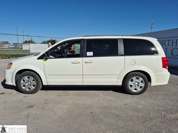 2011-dodge-grand-caravan-se-image-8