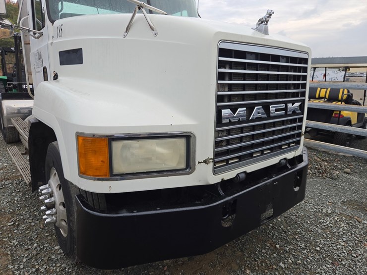 2000-mack-ch613-image-9