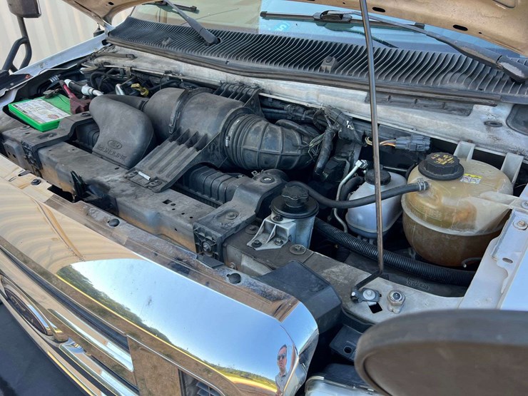 2011-ford-e350-image-7