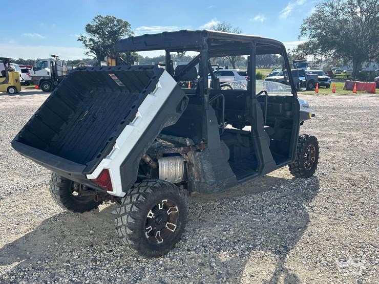 2022-polaris-1000-4x4-4-person-gas-utility-cart-image-3