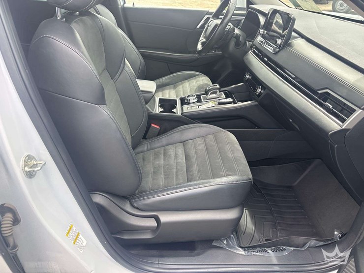2023-mitsubishi-outlander-image-18