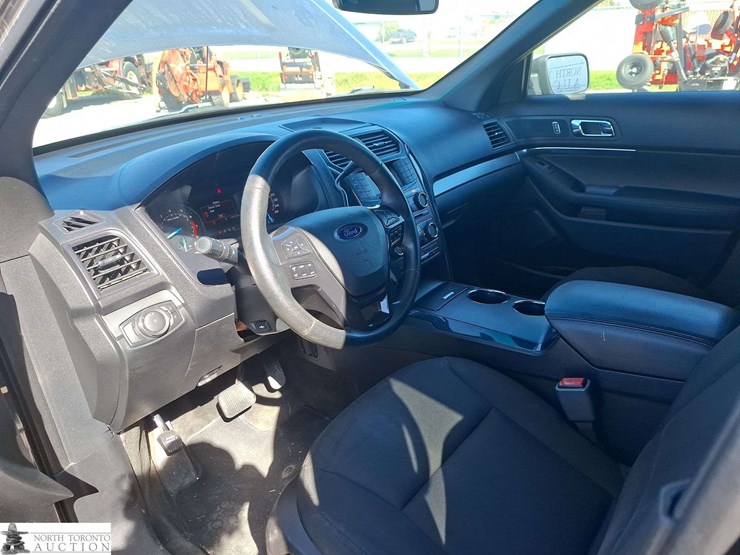 2016-ford-explorer-image-10
