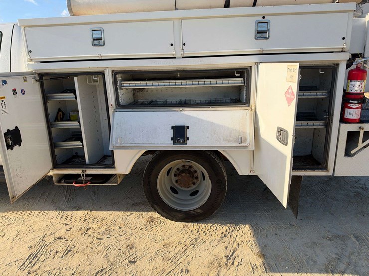 2012-ford-f550-image-14