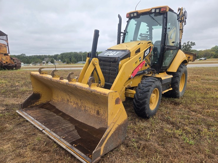 caterpillar-420f-image-1