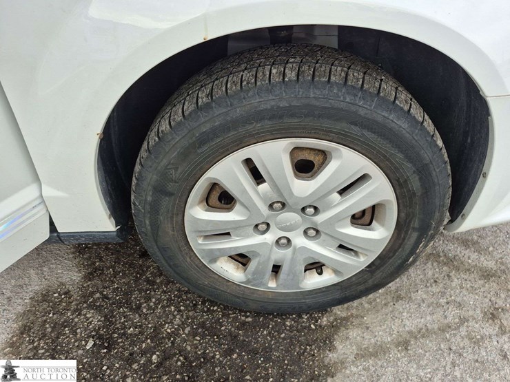 2014-dodge-grand-caravan-sxt-image-28