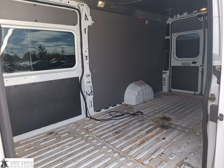 non-operable-2017-ram-promaster-cargo-van-image-13