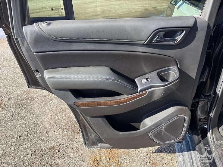 2019-chevrolet-tahoe-image-21