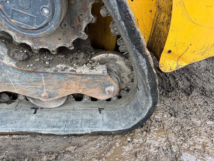 new-holland-c332-image-16