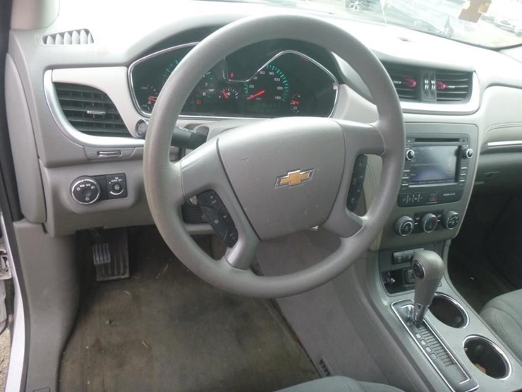 2017-chevrolet-traverse-image-12