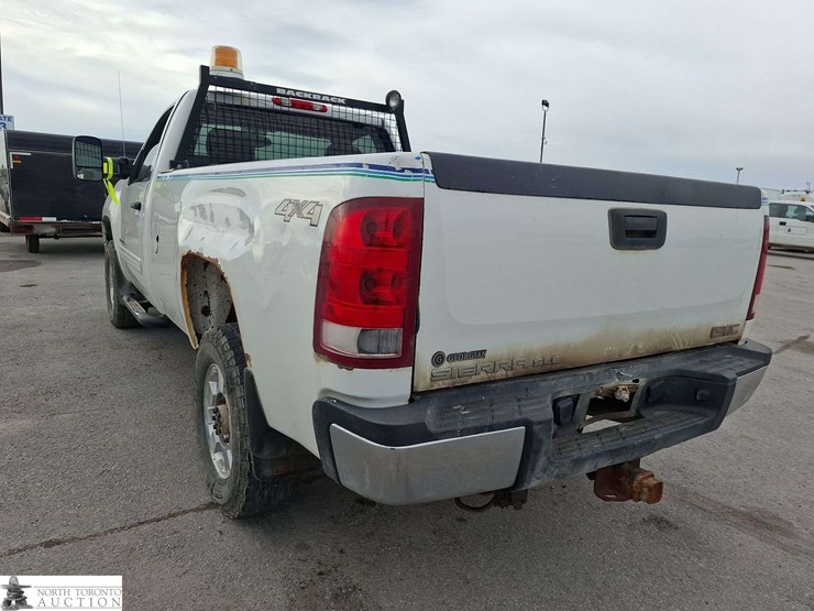 2011-gmc-sierra-2500hd-image-7