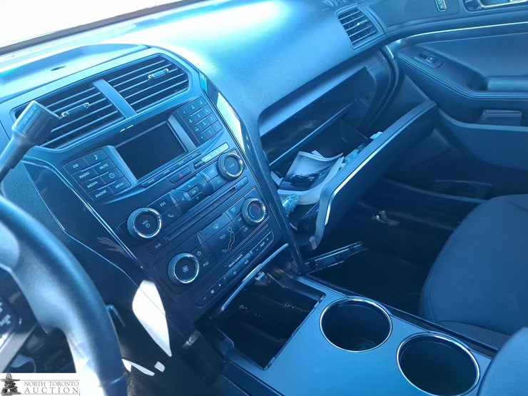 2016-ford-explorer-image-12