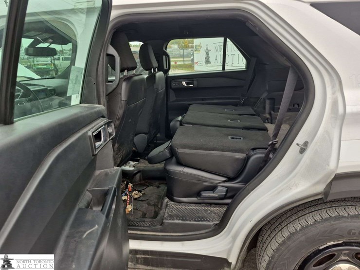2021-ford-explorer-image-14