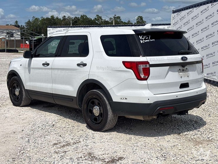 2016-ford-explorer-image-1