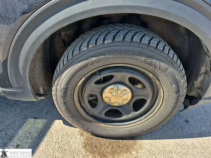 2021-ford-explorer-image-25