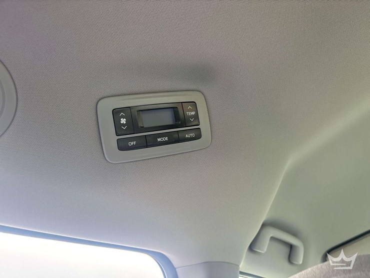 2017-toyota-sienna-image-19