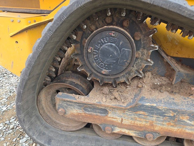 2020-deere-331g-image-50