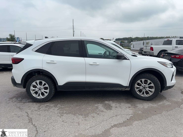 2023-ford-escape-image-4