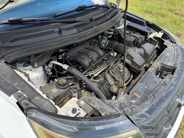 2016-ford-explorer-image-8