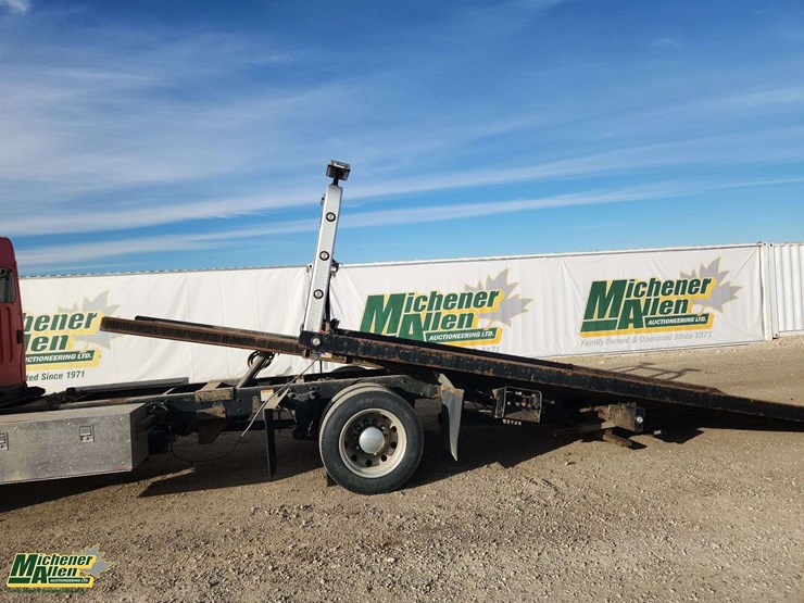 2014-freightliner-m2-106-image-34