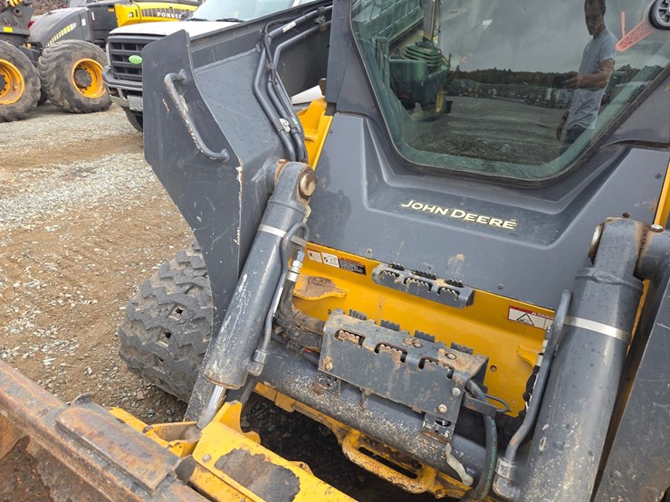 2018-deere-333g-image-14