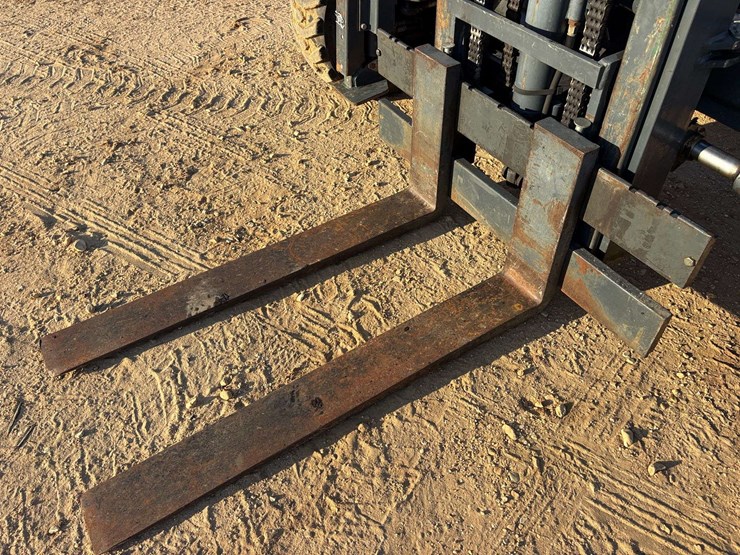 2004-moffett-m5500-image-12